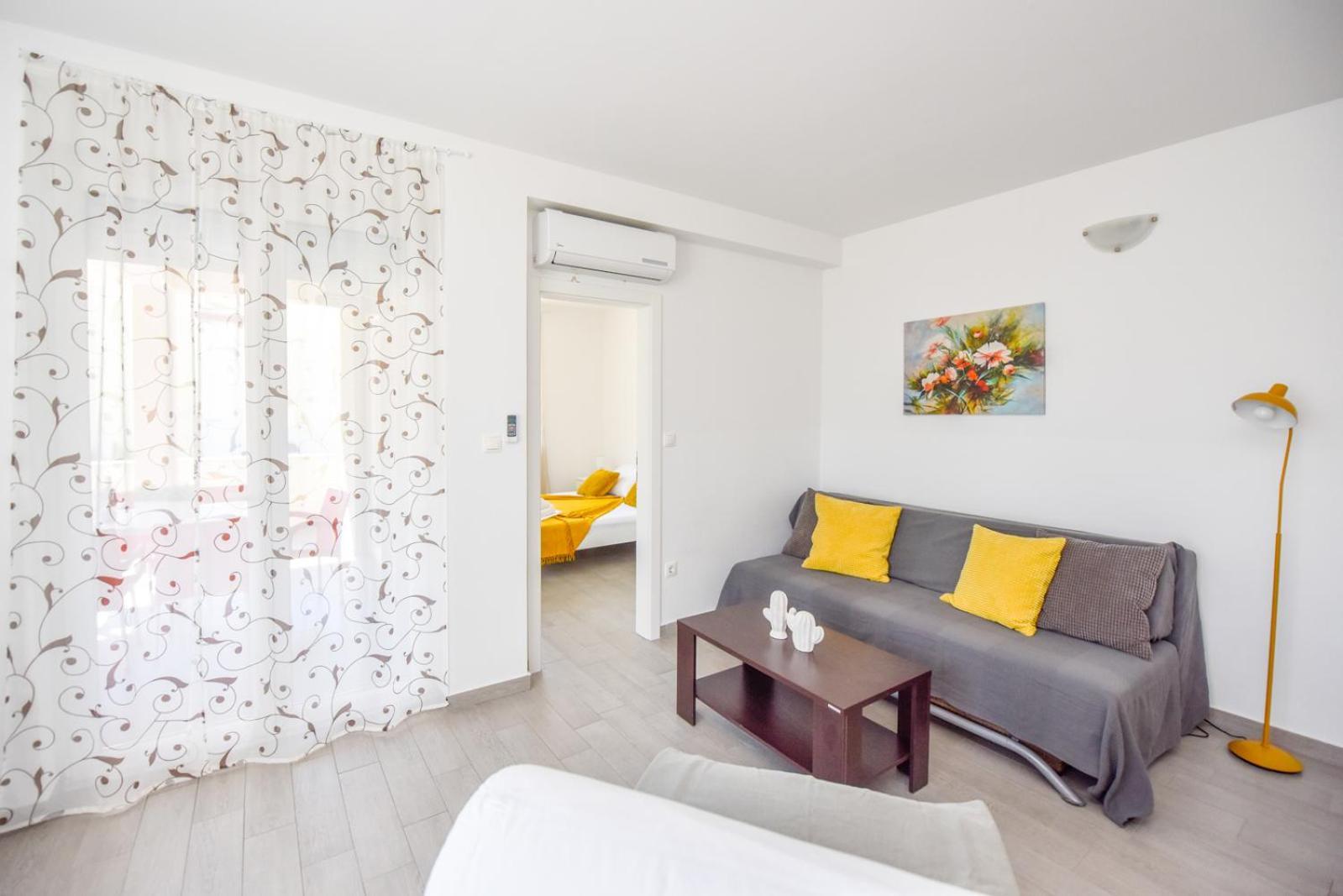 Apartment Yoko Novalja